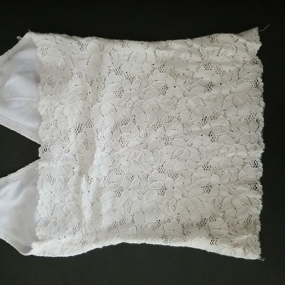 Halter style lace top - Picture 5 of 7